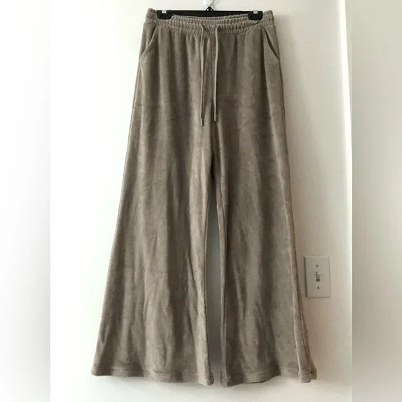 Beyond Yoga Tropez Pull On Pant in Khaki Brown Size Medium Towel Terry Lounge - Picture 3 of 16